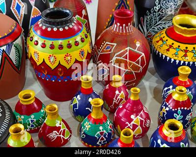 Multicolor coloratissimi fiori in legno lavorazione artigianale della  Polonia Foto stock - Alamy