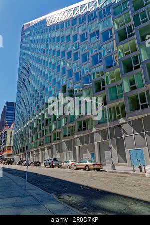 VIA 57 West Apartments rappresenta un nuovo tipo di edificio – corteggiatore – secondo l'architetto Bjarke Ingels Group. Foto Stock