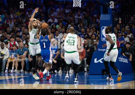 Philadelphia, Philadelphia, Pennsylvania, Stati Uniti. 7th maggio, 2023. FILADELFIA, PA - 7 MAGGIO: James Harden #1 dei 76ers drive al basket durante il Round 2 Game 4 della Eastern Conference semi-Finals 2023 NBA Playoff contro i Boston Celtics il 7 maggio 2023 al Wells Fargo Center di Filadelfia, PA. (Credit Image: © Stephen Nadler/PX Imagens via ZUMA Press Wire) SOLO PER USO EDITORIALE! Non per USO commerciale! Credit: ZUMA Press, Inc./Alamy Live News Foto Stock