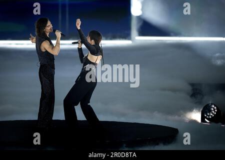 Liverpool, Regno Unito. 08th maggio, 2023. LIVERPOOL - mia Nicolai e Dion Cooper durante le prove di vestito per la prima semifinale del Concorso di canzoni Eurovision. Il duo rappresenta i Paesi Bassi con la canzone Burning Daylight. ANP SANDER KONING netherlands OUT - belgium OUT Credit: ANP/Alamy Live News Foto Stock