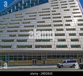 VIA 57 West Apartments rappresenta un nuovo tipo di edificio – corteggiatore – secondo l'architetto Bjarke Ingels Group. Foto Stock