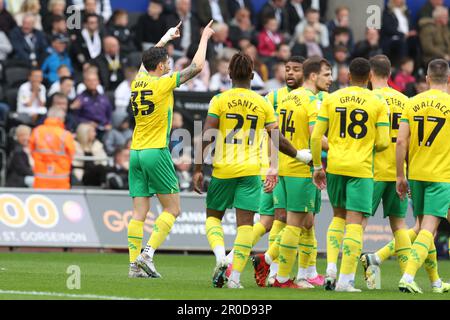 Swansea, Regno Unito. 08th maggio, 2023. Okay Yokuslu di West Bromwich Albion (35) celebra dopo che ha ottenuto il suo team 1st gol. Partita di campionato EFL Skybet, Swansea City contro West Bromwich Albion al Swansea.com° stadio di Swansea, Galles, lunedì 8th maggio 2023. Questa immagine può essere utilizzata solo per scopi editoriali. Solo per uso editoriale, licenza richiesta per uso commerciale. Non è utilizzabile nelle scommesse, nei giochi o nelle pubblicazioni di un singolo club/campionato/giocatore. pic di Andrew Orchard/Andrew Orchard sports photography/Alamy Live news Credit: Andrew Orchard sports photography/Alamy Live News Foto Stock