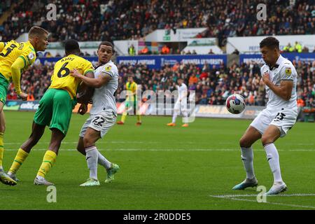 Swansea, Regno Unito. 08th maggio, 2023. Semi Ajayi di West Bromwich Albion (6) segna la sua squadra 2nd gol. Partita di campionato EFL Skybet, Swansea City contro West Bromwich Albion al Swansea.com° stadio di Swansea, Galles, lunedì 8th maggio 2023. Questa immagine può essere utilizzata solo per scopi editoriali. Solo per uso editoriale, licenza richiesta per uso commerciale. Non è utilizzabile nelle scommesse, nei giochi o nelle pubblicazioni di un singolo club/campionato/giocatore. pic di Andrew Orchard/Andrew Orchard sports photography/Alamy Live news Credit: Andrew Orchard sports photography/Alamy Live News Foto Stock