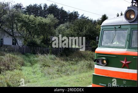 Vitebsk, Bielorussia - 14 agosto 2017: Locomotive in primo piano. vagone ferroviario di un treno merci Foto Stock