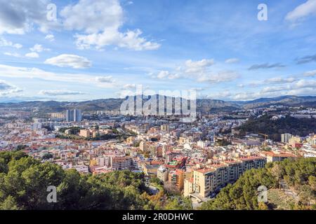 Veduta aerea di malaga presa dal castello di Gibralfaro compreso il porto di Malaga Foto Stock