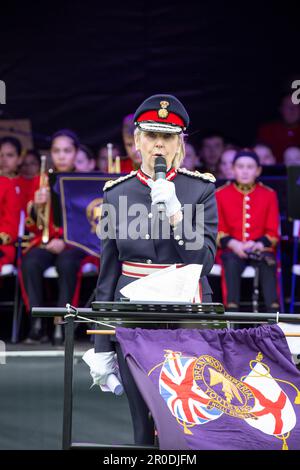 Brentwood,uk,8th,May,2023.Mrs Jennifer Tolhurst, HM Lord Lieutenant dell'Essex che dà il discorso al festival di carbonation nel credito del parco Richard Lincoln/Alamy Live News Foto Stock