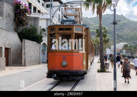 Ferrocarril de Sóller, Ferrovia di Sollor, Port de Sóllerhe Ferrocarril de Sóller, è una ferrovia elettrificata interurbana che utilizza binari a scartamento ridotto di 3 metri Foto Stock