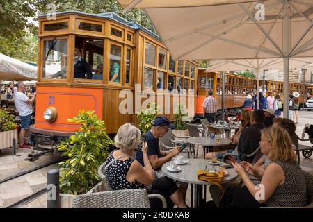 Ferrocarril de Sóller, Ferrovia di Sollor, Port de Sóllerhe Ferrocarril de Sóller, è una ferrovia elettrificata interurbana che utilizza binari a scartamento ridotto di 3 metri Foto Stock