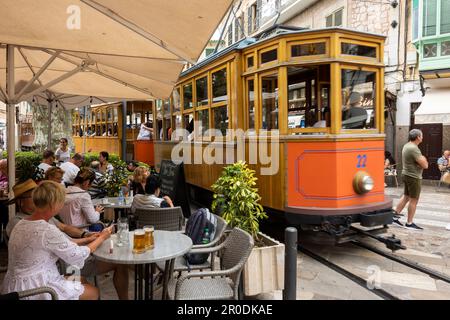 Ferrocarril de Sóller, Ferrovia di Sollor, Port de Sóllerhe Ferrocarril de Sóller, è una ferrovia elettrificata interurbana che utilizza binari a scartamento ridotto di 3 metri Foto Stock