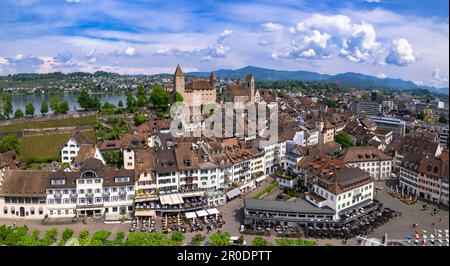 Rapperswil - Jona - panoramica città medievale e castello nel lago di Zurigo, vista aerea drone. Viaggi e punti di riferimento della Svizzera Foto Stock