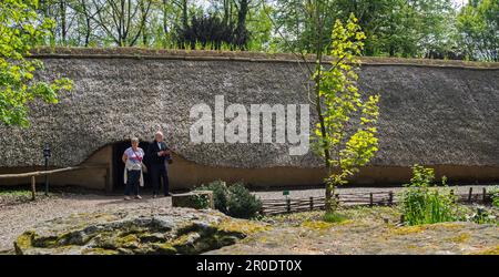 Ricostruito insediamento protostorico che mostra fattoria neolitica all'aperto Archeosite e Museo di Aubechies-Beloeil, Hainaut, Belgio Foto Stock