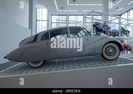 Tatra 87 modello di automobile, 1937, Repubblica Ceca, progettato da Hans Ledwinka, Pinakothek der moderne, Monaco di Baviera, Germania Foto Stock