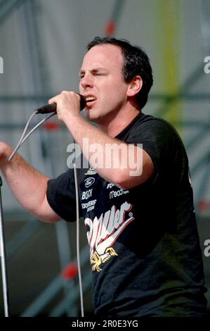 Milano Italia 1996-07-11 : Greg Graffin cantante di Bad Religion durante il Sonoria Festival Foto Stock