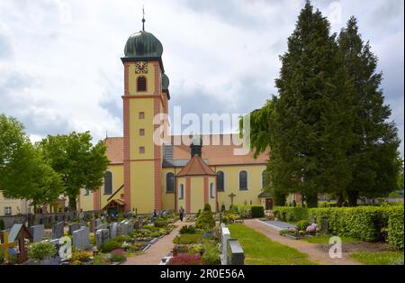 Foresta Nera, D-BW. Foresta Nera superiore, chiesa di San Maergen, chiesa parrocchiale Maria Himmelfahrt, cimitero Foto Stock