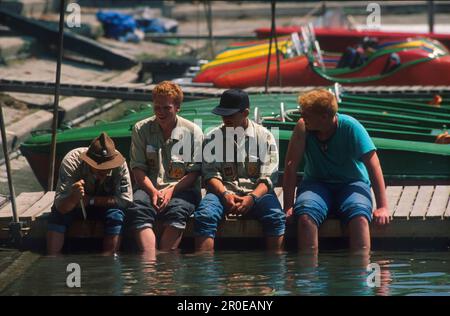 Jugendliche am Hafen, Konstanz, Baden-Wuerttemberg Deutschland Foto Stock