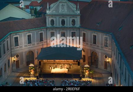 Concerto all'aperto, Brunnenhof, Residenz, ex residenza reale, Monaco, Baviera, Germania Foto Stock