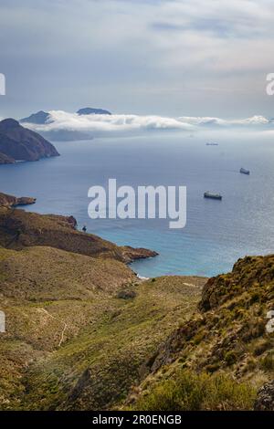 Vista sul Mar Mediterraneo, Cala Salitrona e sulla costa di Cartagena. Murcia. Spagna. Foto Stock