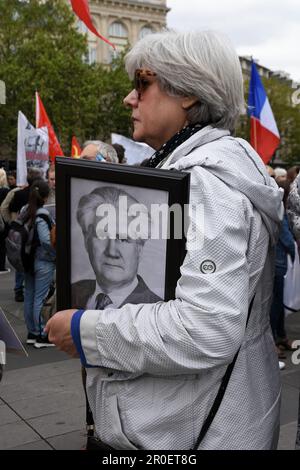 La commémoration de la victoire russe sur la Place de la république à Paris perturbée par des activistes pro-ukrainien Foto Stock