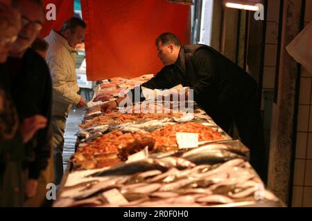 Mercato del pesce di Rialto, San Polo Venezia, Italia Foto Stock