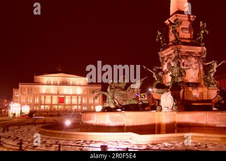 Piazza Augusto con il Teatro dell'Opera in inverno, Lipsia, Sassonia, Germania Foto Stock