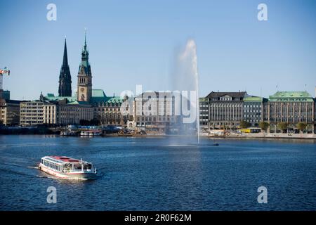 Escursione in barca sul lago Inner Alster, Jungfernstieg, Amburgo, Germania Foto Stock