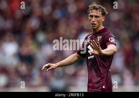 Torino, Italia. 7 maggio 2023. Mergim Vojvoda del Torino FC gesta durante la Serie Una partita di calcio tra Torino FC e l'AC Monza. Credit: Nicolò campo/Alamy Live News Foto Stock