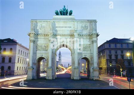 Siegestor (porta della Vittoria), Schwabing, Monaco, Baviera, Germania Foto Stock