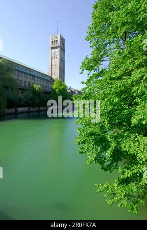 Vista sul fiume Isar fino al Museo tedesco, Monaco, Baviera, Germania Foto Stock
