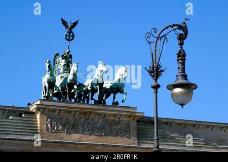 Berlino, Brandenburger Tor, Pariser Platz porta di Brandeburgo Foto Stock