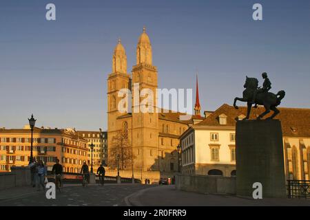 Svizzera,Zurigo,scultura di Hans Waldmann, chiesa dell'acqua, Grossmunster Foto Stock