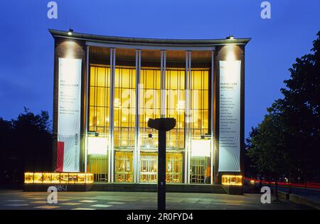 Schauspielhaus Bochum (teatro) di notte, Bochum, Renania settentrionale-Vestfalia, Germania Foto Stock