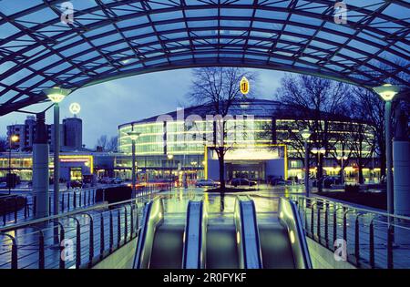 Westfalenhalle in serata, Dortmund, Renania settentrionale-Vestfalia, Germania Foto Stock