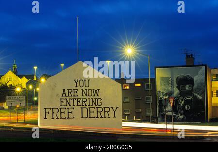 Free Derry murale, si sta entrando Free Derry, il Bogside, un quartiere nazionalista. L'area è stata un punto focale per molti degli eventi di Foto Stock