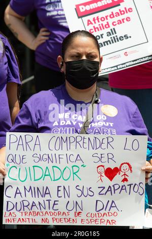 8 maggio 2023: I manifestanti partecipano al rally Day Without Child Care presso la capitale dello stato del Texas per le proteste pianificate e gli arresti di lunedì nella speranza di ricordare ai legislatori federali e statali che hanno disperatamente bisogno di assistenza governativa. Austin, Texas. Mario Cantu/CSM Foto Stock