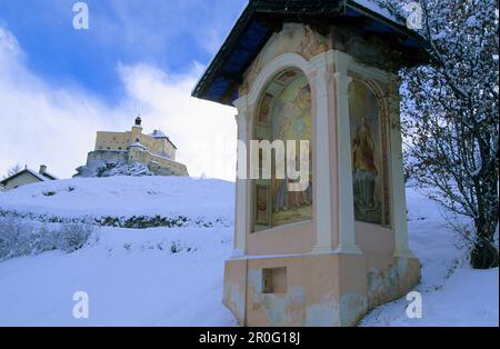Castello di Tarasp, Tarasp, bassa Engadina, Engadina, Grigioni, Svizzera Foto Stock
