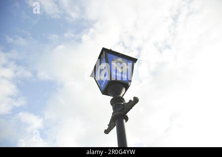 Un cartello luminoso fuori dalla stazione di Garda, Limerick. Irlanda Foto Stock