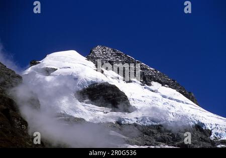 Ghiacciaio, montagna coperta di neve sotto il cielo blu, Monte aspirante Parco Nazionale, South Island, Nuova Zelanda, Oceania Foto Stock