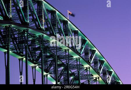 Particolare dell'illuminato Harbour Bridge in serata, Sydney, nuovo Galles del Sud, Australia Foto Stock