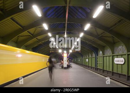Stazione della metropolitana Eberswalder Strasse, Prenzlauer Berg, Berlino, Germania Foto Stock