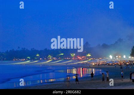 Mercato sulla spiaggia in serata, Jimbaran, Bali, Indonesia, Asia Foto Stock