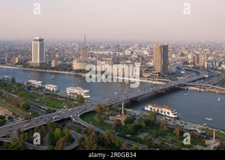 Vista al Cairo e Ponte di 6. Ottobre sul Nilo, Egitto, Cairo Foto Stock