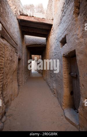 Città vecchia di El Qasr in Dakhla Oasis, Deserto Libico, Egitto Foto Stock