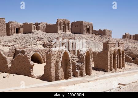 Necropoli di al-Bagawat nel cimitero Charga oasi nel deserto libico, Egitto Foto Stock