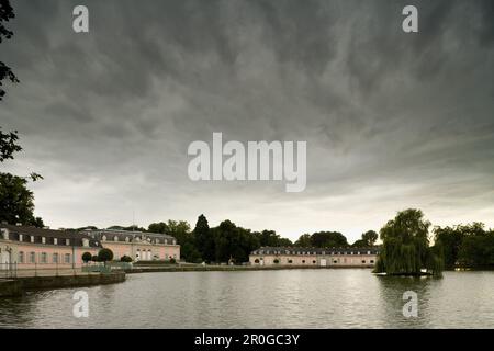 Il castello di Benrath, stile Rococò residenza estiva, vicino a Duesseldorf, nella Renania settentrionale-Vestfalia, Germania, Europa Foto Stock