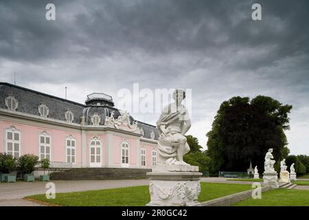 Il castello di Benrath, stile Rococò residenza estiva, vicino a Duesseldorf, nella Renania settentrionale-Vestfalia, Germania, Europa Foto Stock