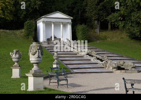 Cascate e tempio nel giardino con terrazza, Neuwerkgarten, Castello di Gottorf, Schleswig, Schleswig-Holstein, Germania, Europa Foto Stock