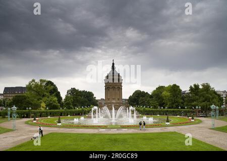 Torre dell'acqua a Mannheim, Baden-Württemberg, Germania, Europa Foto Stock