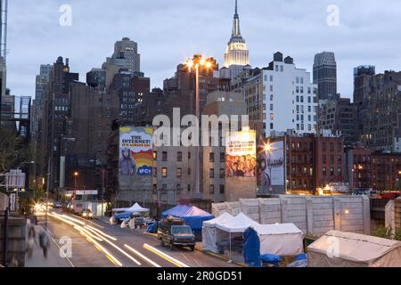 Vista verso il centro di Manhattan con l' Empire State Building, New York New York City, America del Nord, STATI UNITI D'AMERICA Foto Stock