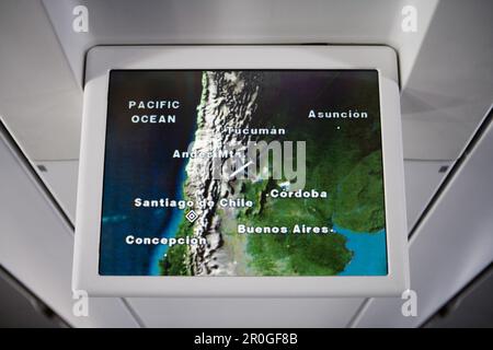 Volo Airshow display di inseguimento a bordo di Lufthansa Airbus A340-600, al di sopra del Cile, America del Sud, America Foto Stock