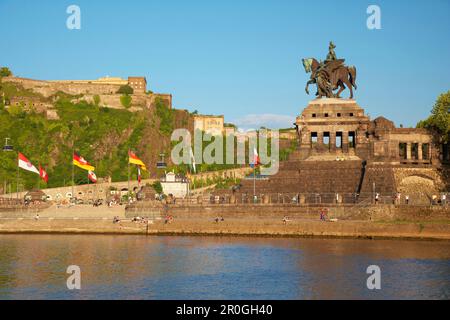 Fortezza di Ehrenbreitstein, statua equestre dell'imperatore Guglielmo i, Deutsches Eck, Coblenza, Renania-Palatinato, Germania Foto Stock